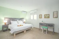 Villa Beach Front House with swimming pool and direct access to the beach Diamant Martinique Hotels in 