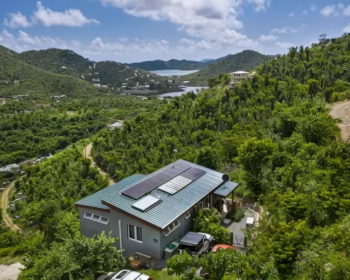 Banana Sweet Top! 2 Bedroom!!  Hot Tub and Tesla Back up Power! Hotels in Coral Bay