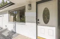 Charming 2-bedroom house in wonderful Burien with 500mbps  speed WiFi, - 4-Star