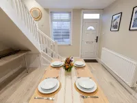 Cosy House in Runcorn: Perfect for Families & Business Travelers! Free Parking Hotels in Runcorn