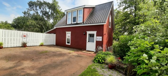 Renovated historical barn in Malpeque.. close to several beaches and Cabot Park. Hotels in Prince County
