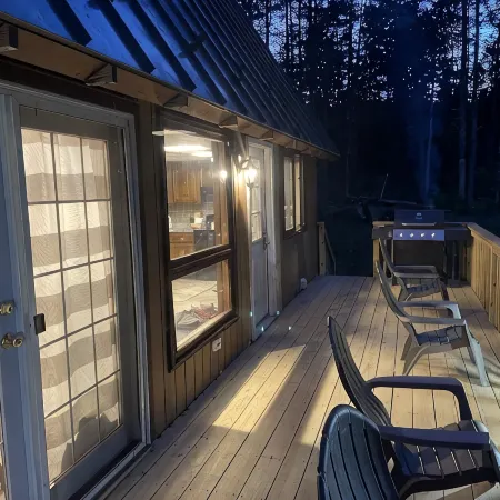 Charming Family Ski Chalet Less Than 5 minutes Drive to Okemo/Jackson Gore