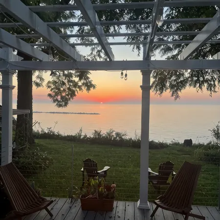 Scenic Waterfront Lake Michigan Escape