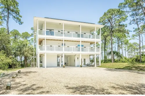 Happiness Bay: Saint George Island Waterfront Luxury