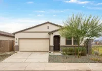 3 BR home w/Pool & Game room Hotels in Estrella