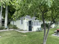 Cottage 3 is a charming 2 bedroom 25’ from your boat dock & Hamlin lake. - 2-Star