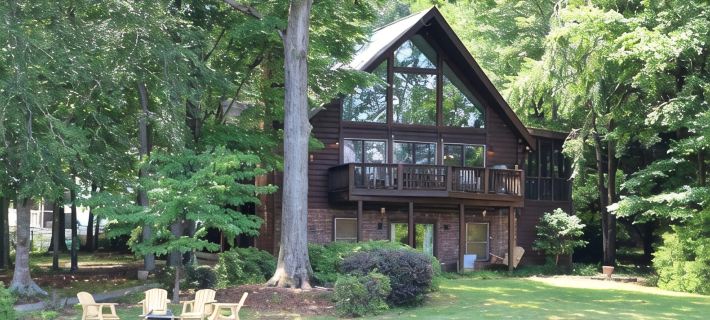 Rustic Log Cabin with amazing view of Lake Gaston! Hotels in Halifax County