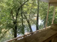 Little Bears Cozy Creekside Cabin at Up The Creek