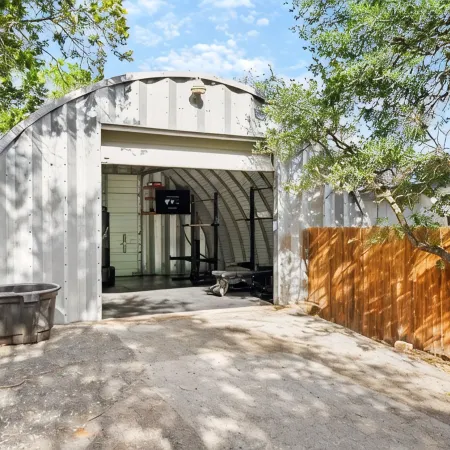Pet Friendly Cabin w/hot tub. gym, cold plunge, & sauna