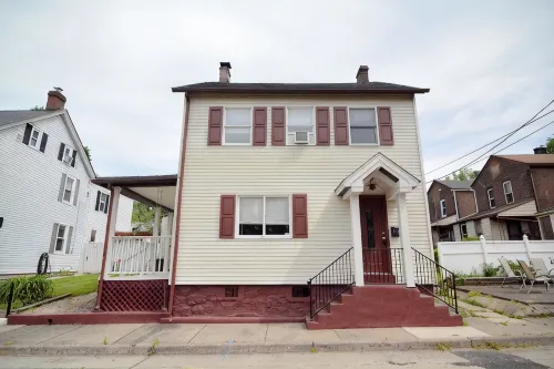 Excellent Location, Family & Pet Friendly, Walk to Main St, Close to Everything