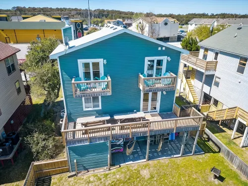 Spacious (multi) Family Home - Walk to Beach and Restaurants - "Cerulean C" - balcón