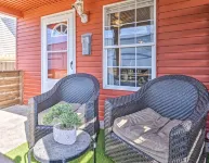 Urban Chic Townhome Near Downtown - Apartments