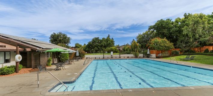 Village Homes: Elegant Serene Retreat Hotels in Davis