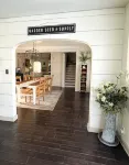 Gorgeous downtown beauty! 2min walk to local restaurant's/Main Street Montrose - 3-Star