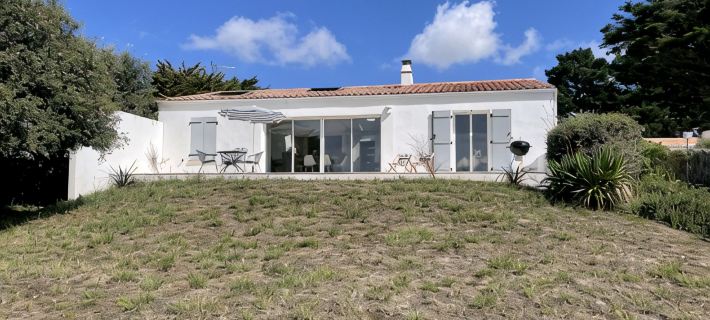 Rare! Seafront vacation home with direct access to sea and beach Hotels in Pornic