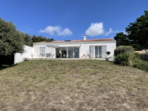 Rare! Seafront vacation home with direct access to sea and beach - Wifi