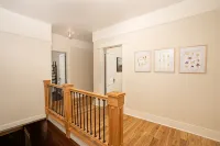 The Vintage Hideaway! Bright apartment, private yard and Starlink internet!