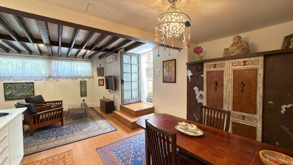 Artistic Haven in Hollywood with Pool, Hot Tub, Cabana, and Garden