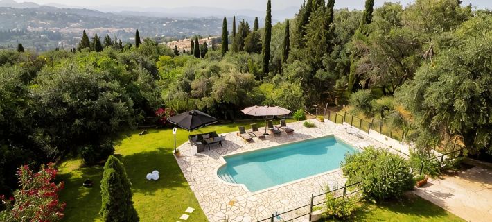 Villa Sissy sleeping up to 14 guests with large private pool - Prestige Villas Hotels in Achillii
