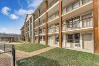 Roark Downtown Branson, Pools, Playground!