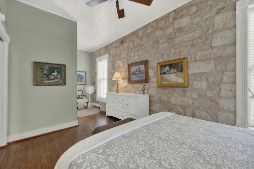 Fountain Suite-Stay Right on Historic Main Street in the Heart of Fredericksburg - Træningscentre
