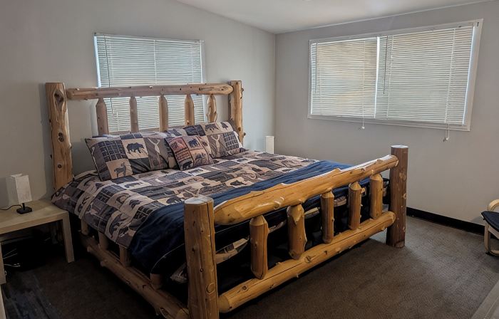 Near the park! 3-bedroom house with wifi and AC