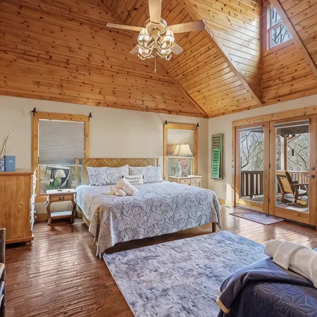 Vintage Luxury Creekside Cabin ~ King Bed, Hot Tub, Fire Pit & Game Room, Dog Ok