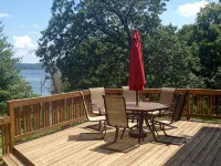 Experience Kentucky Lake out the back door! Spacious 4-bedroom retreat awaits. 卡洛韋縣住宿飯店