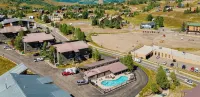 Mt Crested Butte Condo 2BR on Bus Route with Pool and Patio Views - 3-Sterne