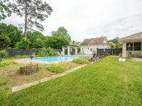 New! Minutes to Downtown - Private Half-Acre Ranch Retreat - Private Pools