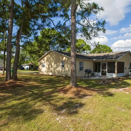 The Dahl House in Sebastian, just minutes to the Indian river and Wabasso Beach.