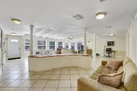 Delray Home W/Pool-Close to Beach & Downtown Atlantic Ave-Fun Tiki Hut-Bike-WiFi - 2-Star