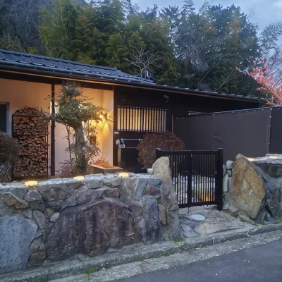 Natural Open-Air Hot Spring Chizu โรงแรมใกล้ชิโอโนะเอะ-โช