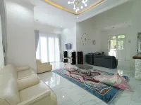 Villa Kota Bunga BB10-23 with Billiard and Private Pool Puncak by Charles - 3-stjärniga