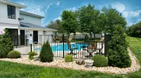 Days Inn by Wyndham Battlefield Rd/Hwy 65 - piscina