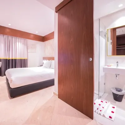 Oum Palace Hotel & Spa Hotels near The United Nations Square