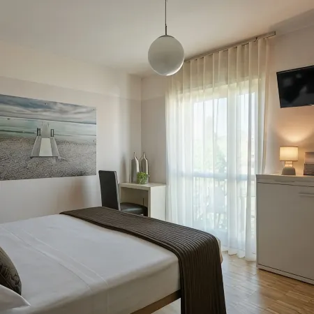Vialeromadodici Rooms & Apartments