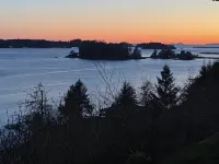 Experience Sitka's Charm in Your Cozy 1-Bedroom Retreat Overlooking the Bay - 3-نجوم
