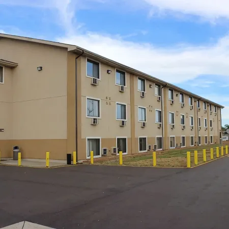 Super 8 by Wyndham Grand Rapids/Wyoming