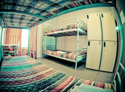 Be Zaragoza Hostel