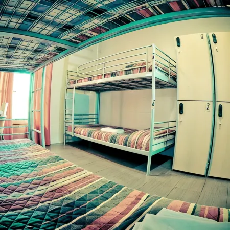Be Zaragoza Hostel