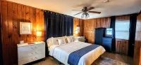 Roddy's Roost Lakefront Cabin - Hot Springs AR - Hytter