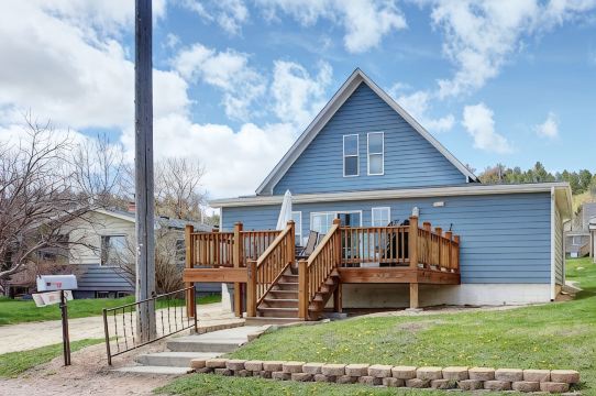 Spacious 3BR Home w/ Deck – Right in Downtown Custer, Shops & Dining!