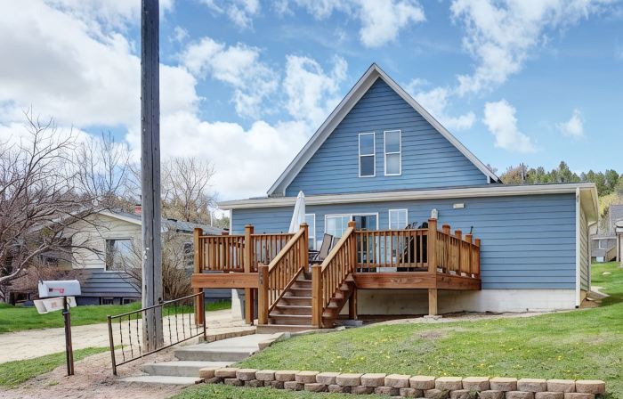 Spacious 3BR Home w/ Deck – Right in Downtown Custer, Shops & Dining!