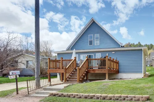 Spacious 3BR Home w/ Deck – Right in Downtown Custer, Shops & Dining!
