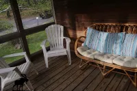 Large Family Townhome, AC, Great WiFi, Pool, Game Room, Grill, & Screened Porch - balcony