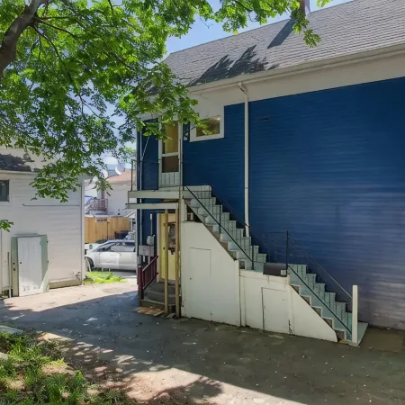 Coastal downtown 1 Bed, 1 Bath, full kitchen w/ harbor view