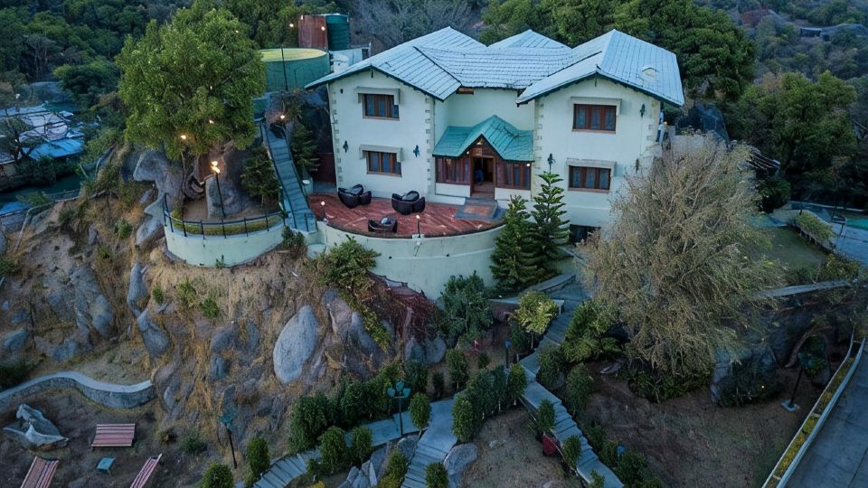 The Colonial Manek Manor by SAH