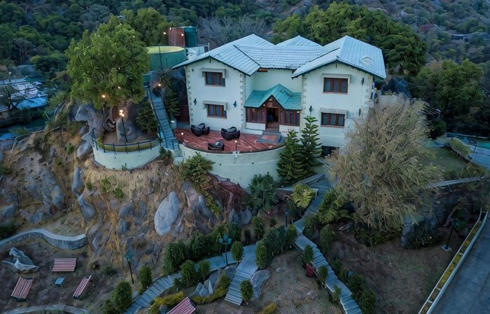 The Colonial Manek Manor by SAH