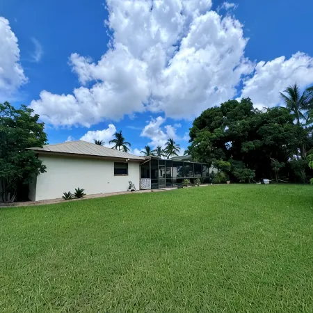 CHARMING! 3-bedroom house with Pool, WiFi, AC in marvelous Fort Myers near beach